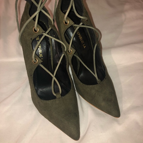 Green pumps NWOT - Picture 3 of 7